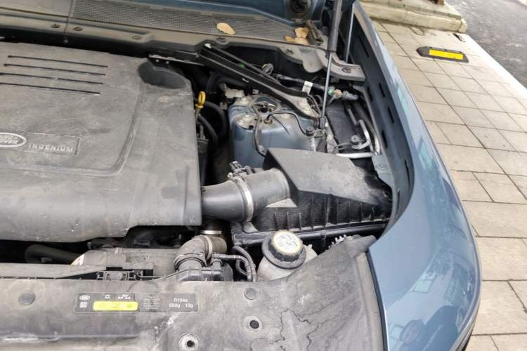 Used Land Rover Defender 2022 90 2.0T P300 X-DYNAMIC HSE Engine Bay Left