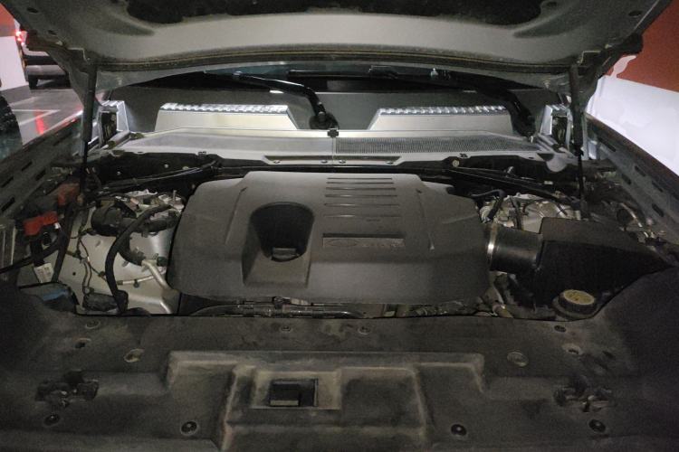 Used Land Rover Defender 2022 90 3.0T P400 XS Engine Bay