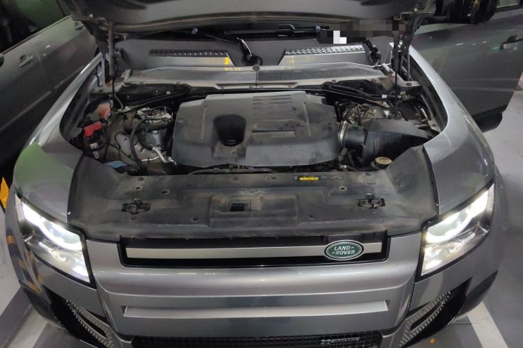 Used Land Rover Defender 2022 110 P400 X-DYNAMIC HSE Engine Bay