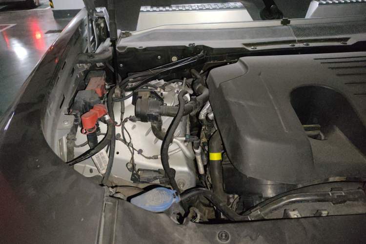 Used Land Rover Defender 2022 90 3.0T P400 XS Engine Bay Right