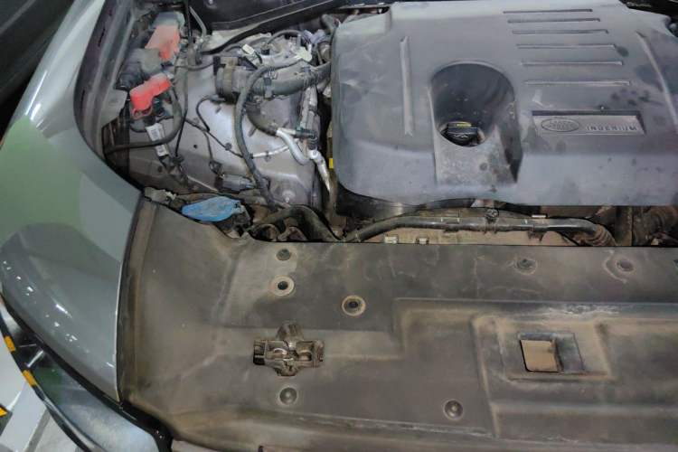 Used Land Rover Defender 2022 110 P400 X-DYNAMIC HSE Engine Bay Right