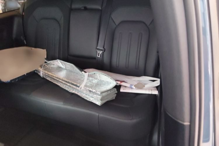Used Land Rover Defender 2022 90 2.0T P300 X-DYNAMIC HSE Left Rear Seat