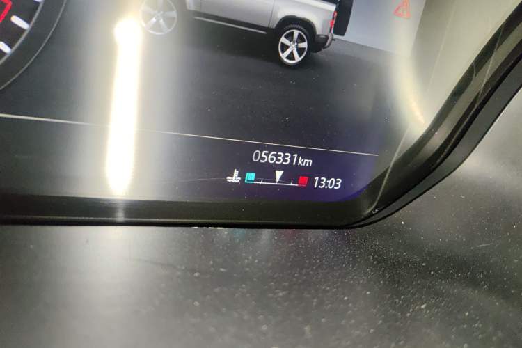 Used Land Rover Defender 2022 90 3.0T P400 XS Odometer Close Up
