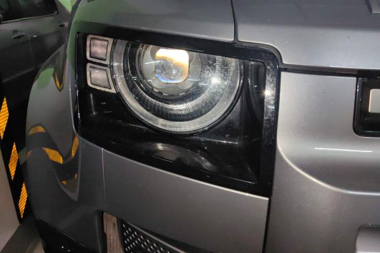 Used Land Rover Defender 2022 110 P400 X-DYNAMIC HSE Right Front Headlight