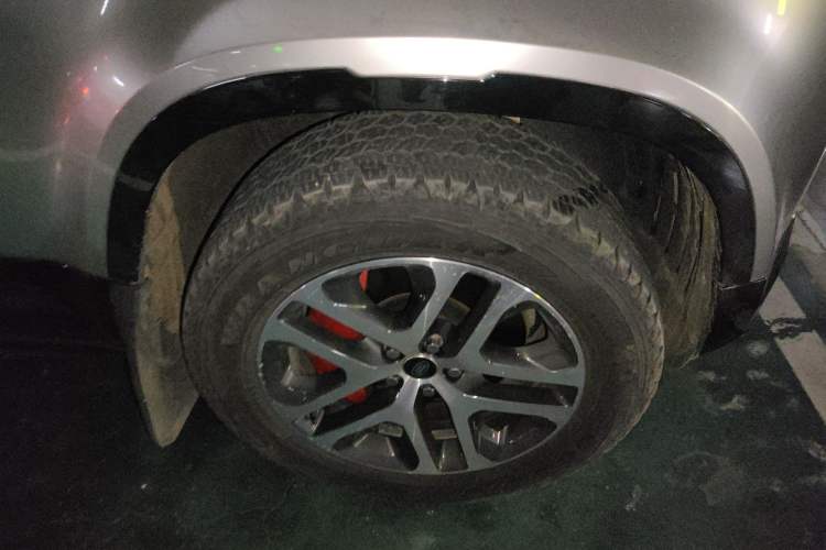 Used Land Rover Defender 2022 90 3.0T P400 XS Right Front Wheel Hub