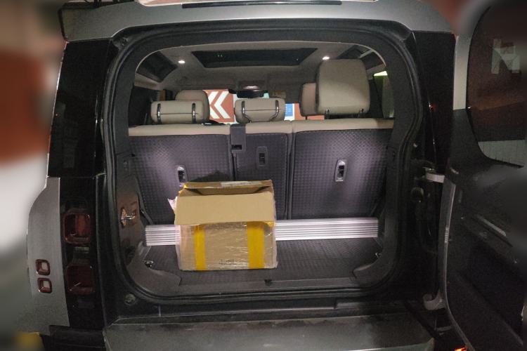 Used Land Rover Defender 2022 90 3.0T P400 XS Trunk