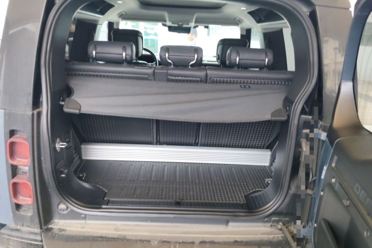 Used Land Rover Defender 2022 90 2.0T P300 X-DYNAMIC HSE Trunk