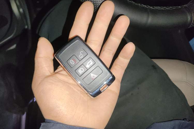 Used Land Rover Defender 2022 90 3.0T P400 XS Vehicle Key