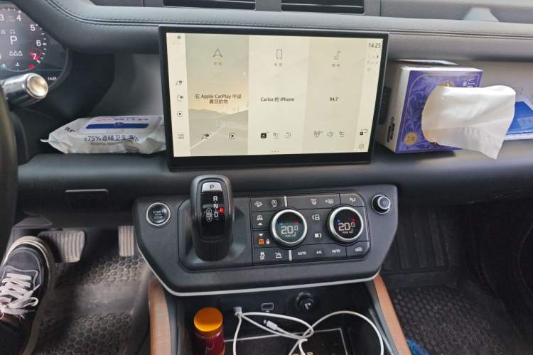Used Land Rover Defender 2022 110 P400 Dark Edition Audio And AC Panel