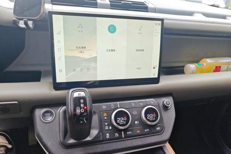 Used Land Rover Defender 2022 110 P400 X-DYNAMIC HSE Audio And AC Panel