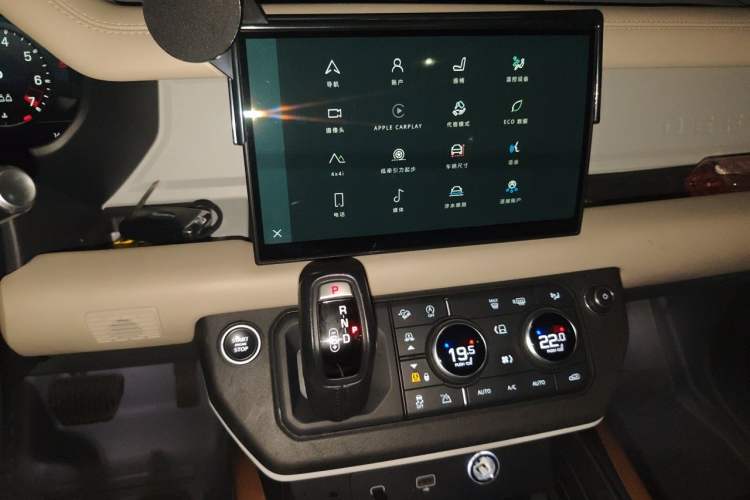 Used Land Rover Defender 2022 90 2.0T P300 Tiger-Power Ambition Edition Audio And AC Panel