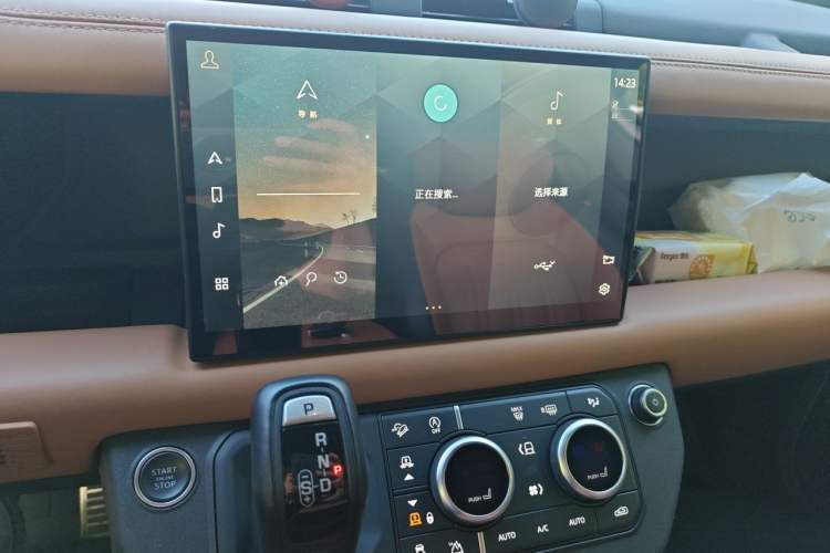 Used Land Rover Defender 2022 110 P400 X Audio And AC Panel