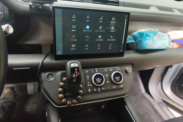 Used Land Rover Defender 2022 110 P400 X-DYNAMIC HSE Audio And AC Panel