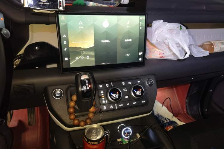 Used Land Rover Defender 2022 110 P400 X-DYNAMIC HSE Audio And AC Panel
