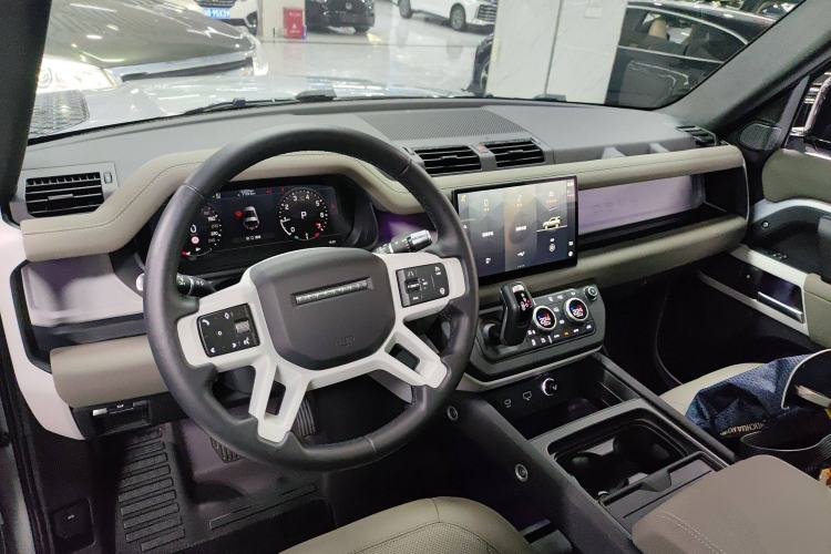 Used Land Rover Defender 2022 90 3.0T P400 XS Center Console