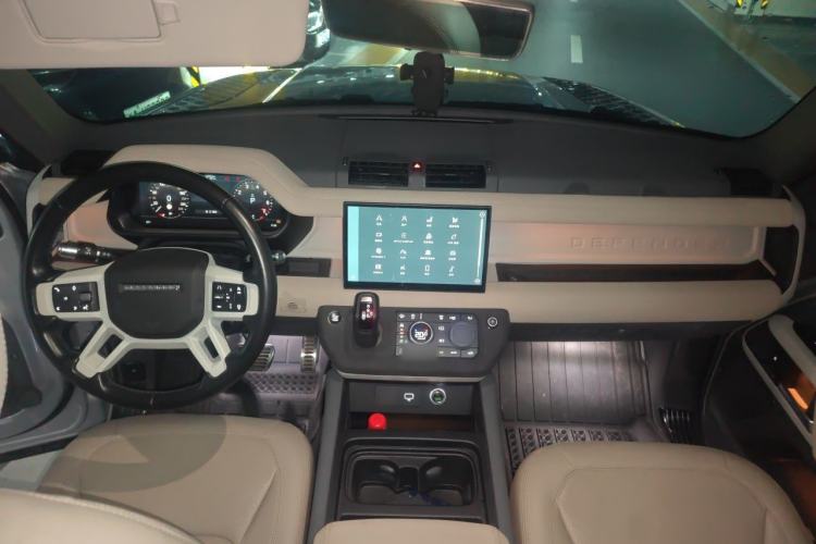 Used Land Rover Defender 2022 90 3.0T P400 XS Center Console