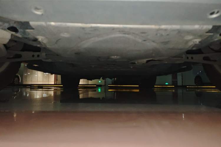 Used Land Rover Defender 2022 90 2.0T P300 Tiger-Power Ambition Edition Chassis Front