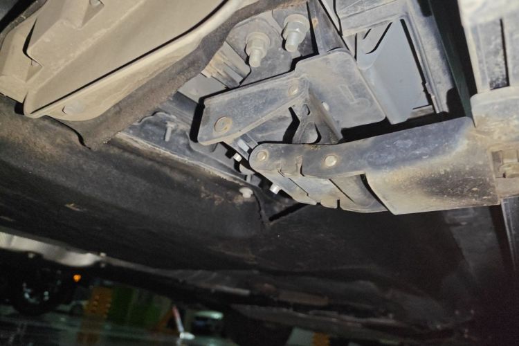 Used Land Rover Defender 2022 110 P400 Dark Edition Chassis Front Left