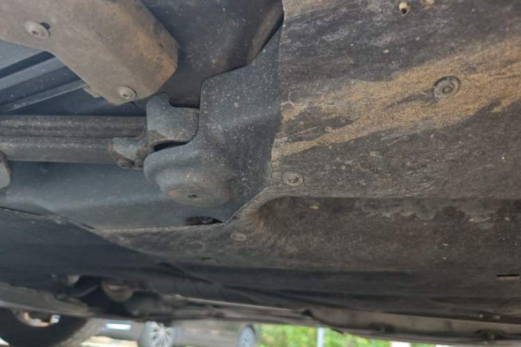 Used Land Rover Defender 2022 110 P400 Dark Edition Chassis Rear Left
