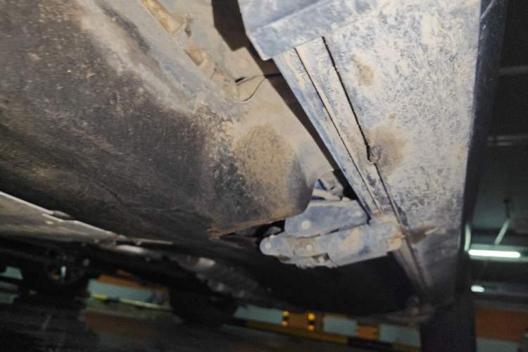 Used Land Rover Defender 2022 110 P400 Dark Edition Chassis Rear Left