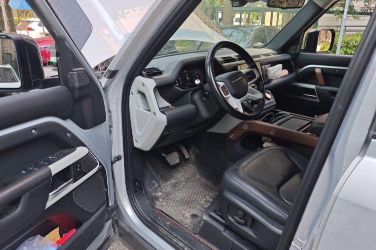 Used Land Rover Defender 2022 110 P400 Dark Edition Driver Seat