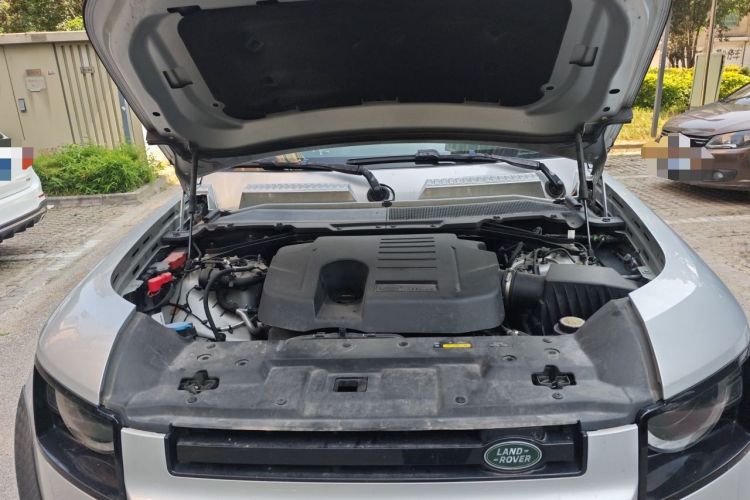 Used Land Rover Defender 2022 110 P400 Dark Edition Engine Bay