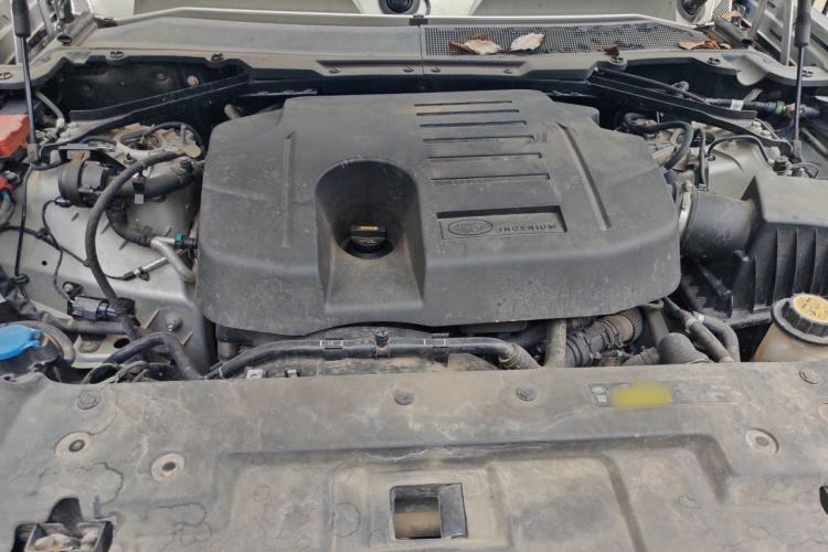 Used Land Rover Defender 2022 110 P400 X-DYNAMIC HSE Engine Bay