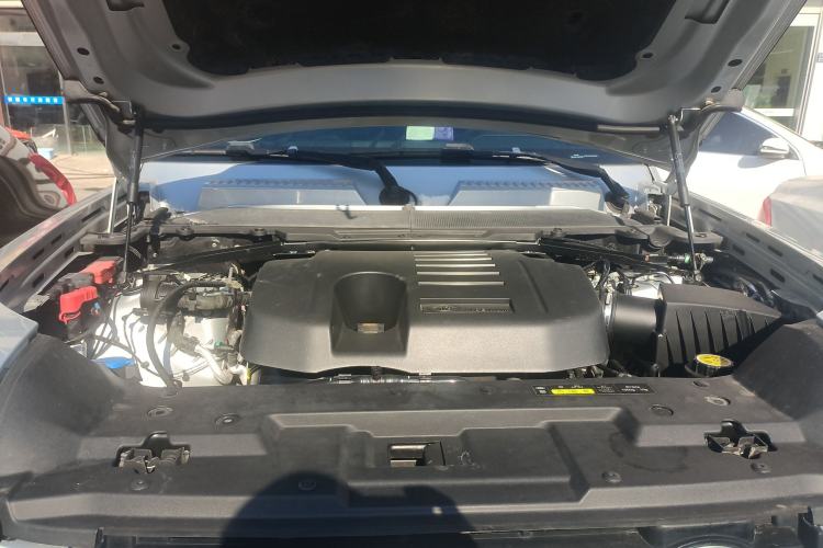 Used Land Rover Defender 2022 110 P400 Dark Edition Engine Bay