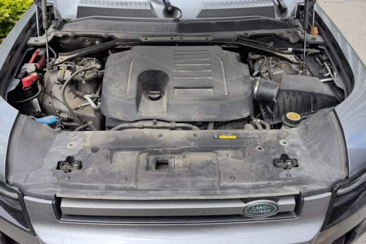 Used Land Rover Defender 2022 110 P400 X-DYNAMIC HSE Engine Bay