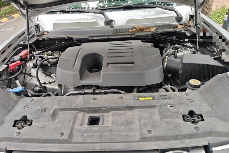 Used Land Rover Defender 2022 110 P400 X-DYNAMIC HSE Engine Bay