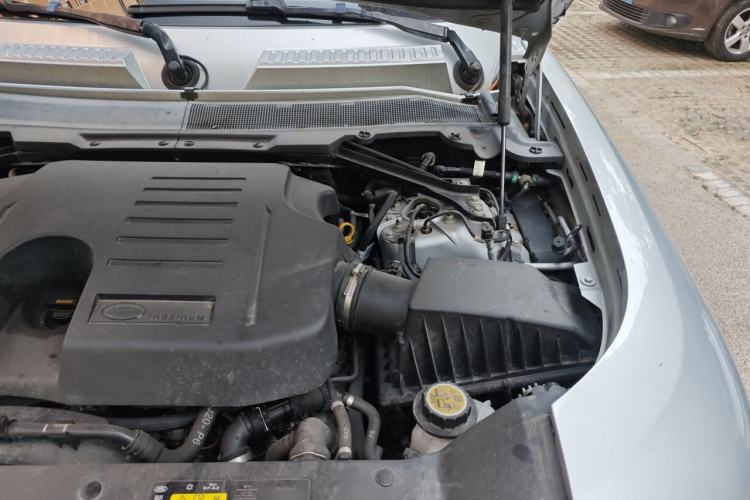 Used Land Rover Defender 2022 110 P400 Dark Edition Engine Bay Left