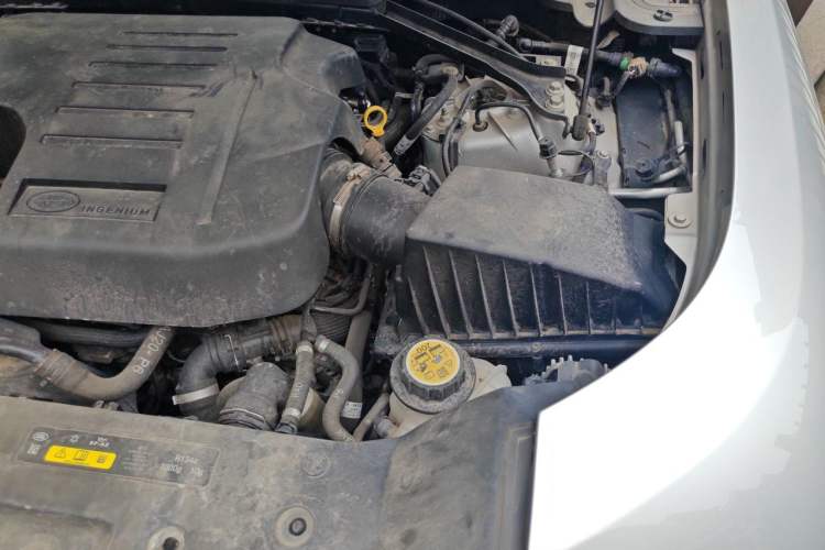 Used Land Rover Defender 2022 110 P400 X-DYNAMIC HSE Engine Bay Left