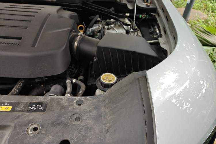 Used Land Rover Defender 2022 110 P400 X-DYNAMIC HSE Engine Bay Left