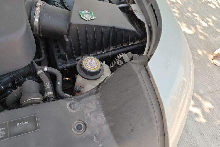 Used Land Rover Defender 2022 110 P400 X Engine Bay Left