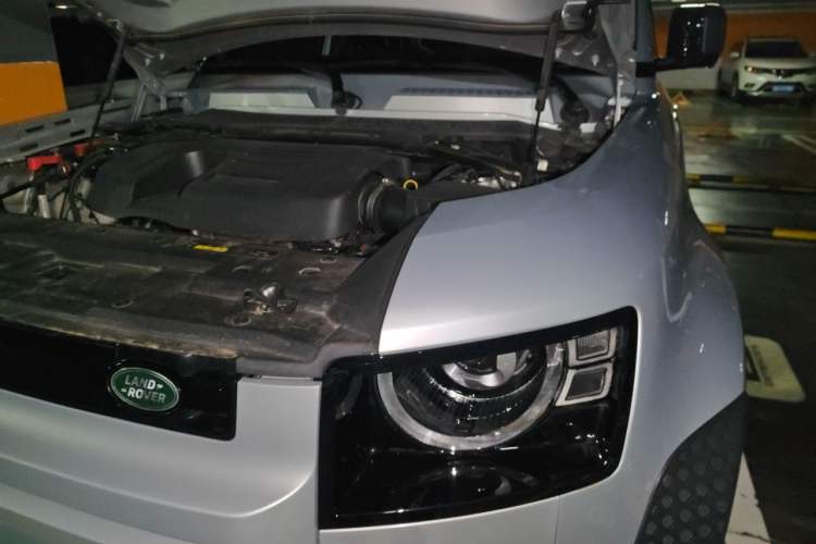 Used Land Rover Defender 2022 110 P400 Dark Edition Engine Bay Left