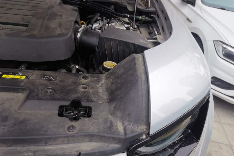Used Land Rover Defender 2022 90 3.0T P400 XS Engine Bay Left