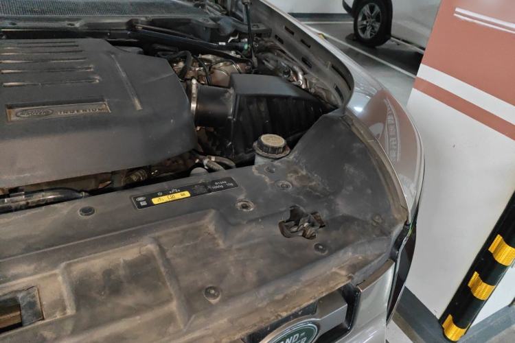 Used Land Rover Defender 2022 110 P400 X-DYNAMIC HSE Engine Bay Left