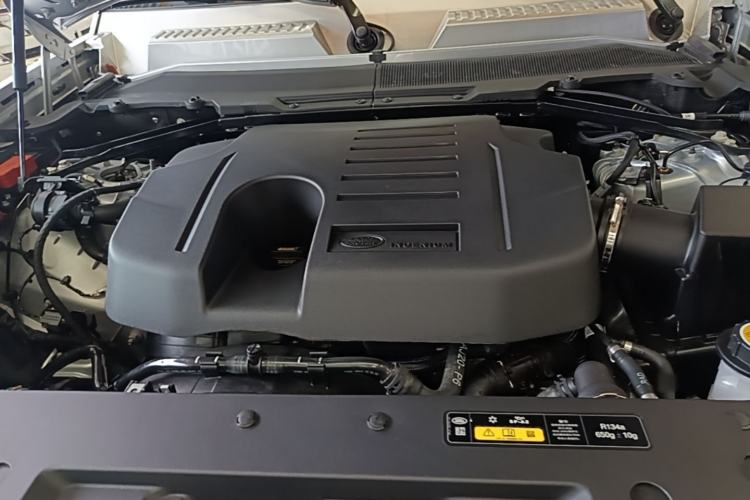 Used Land Rover Defender 2022 90 3.0T P400 XS Engine Bay