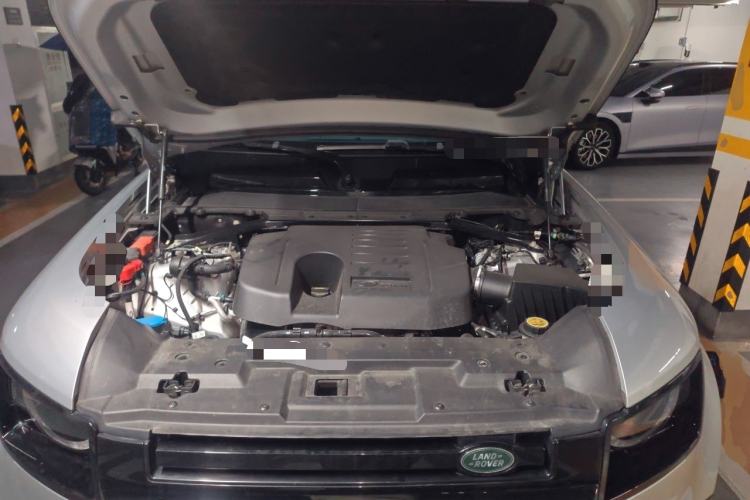 Used Land Rover Defender 2022 90 3.0T P400 XS Engine Bay