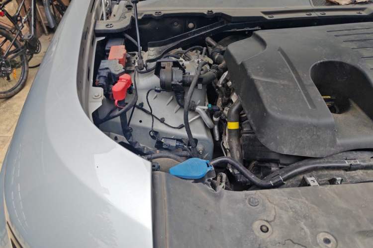 Used Land Rover Defender 2022 110 P400 X-DYNAMIC HSE Engine Bay Right