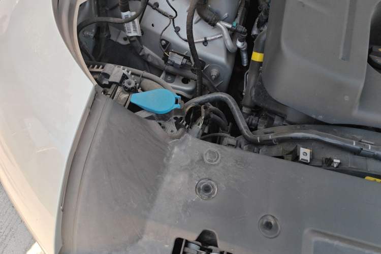 Used Land Rover Defender 2022 110 P400 X Engine Bay Right