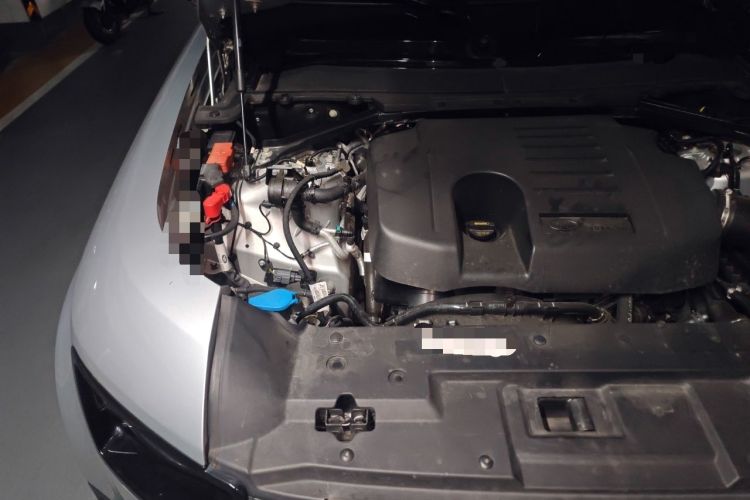Used Land Rover Defender 2022 90 3.0T P400 XS Engine Bay Right