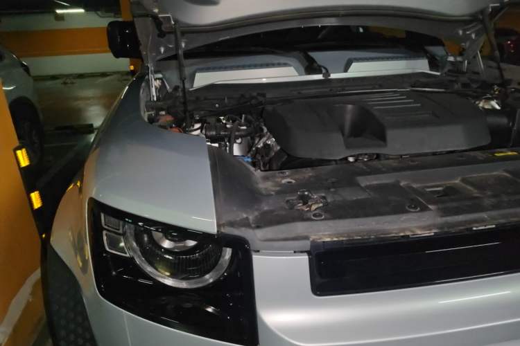 Used Land Rover Defender 2022 110 P400 Dark Edition Engine Bay Right