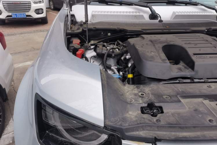 Used Land Rover Defender 2022 90 3.0T P400 XS Engine Bay Right