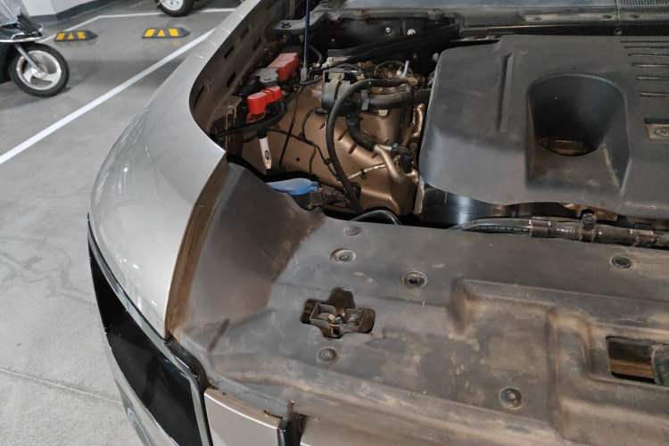 Used Land Rover Defender 2022 110 P400 X-DYNAMIC HSE Engine Bay Right