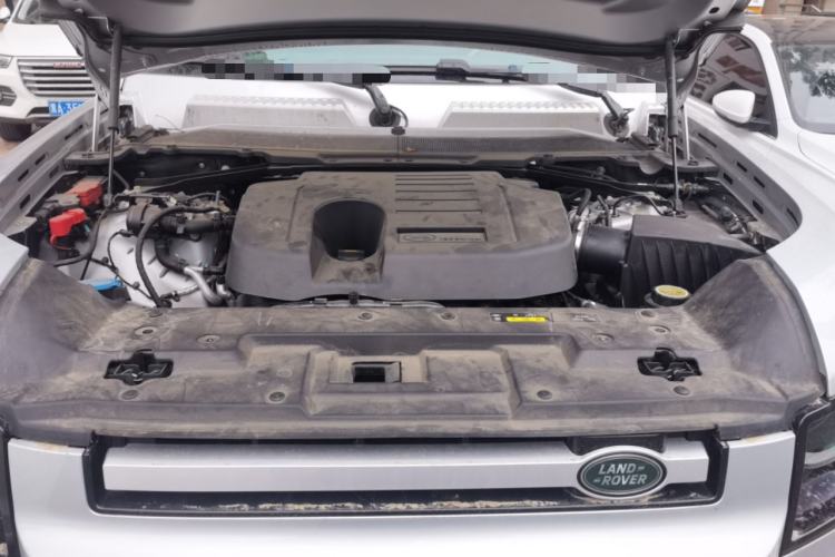 Used Land Rover Defender 2022 90 3.0T P400 XS Engine Bay