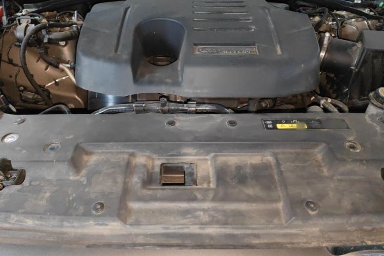 Used Land Rover Defender 2022 110 P400 X-DYNAMIC HSE Engine Bay