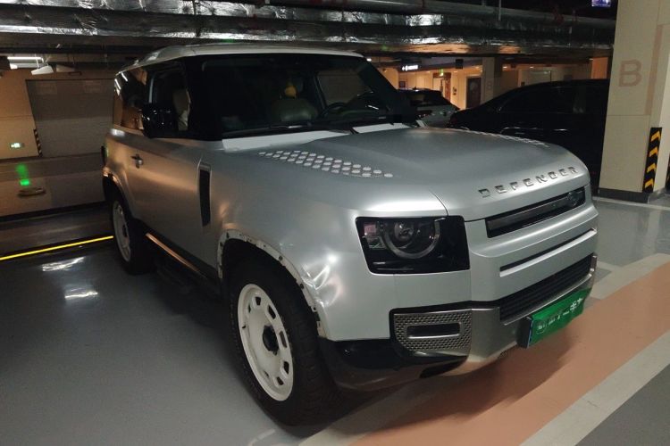 Used Land Rover Defender 2022 90 2.0T P300 Tiger-Power Ambition Edition Front Right 45 Deg