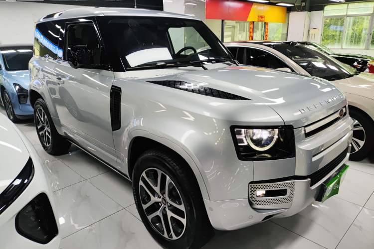 Used Land Rover Defender 2022 90 3.0T P400 XS Front Right 45 Deg
