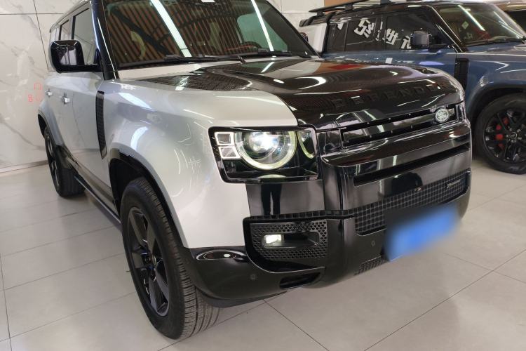 Used Land Rover Defender 2022 110 P400 X-DYNAMIC HSE Front Right 45 Deg
